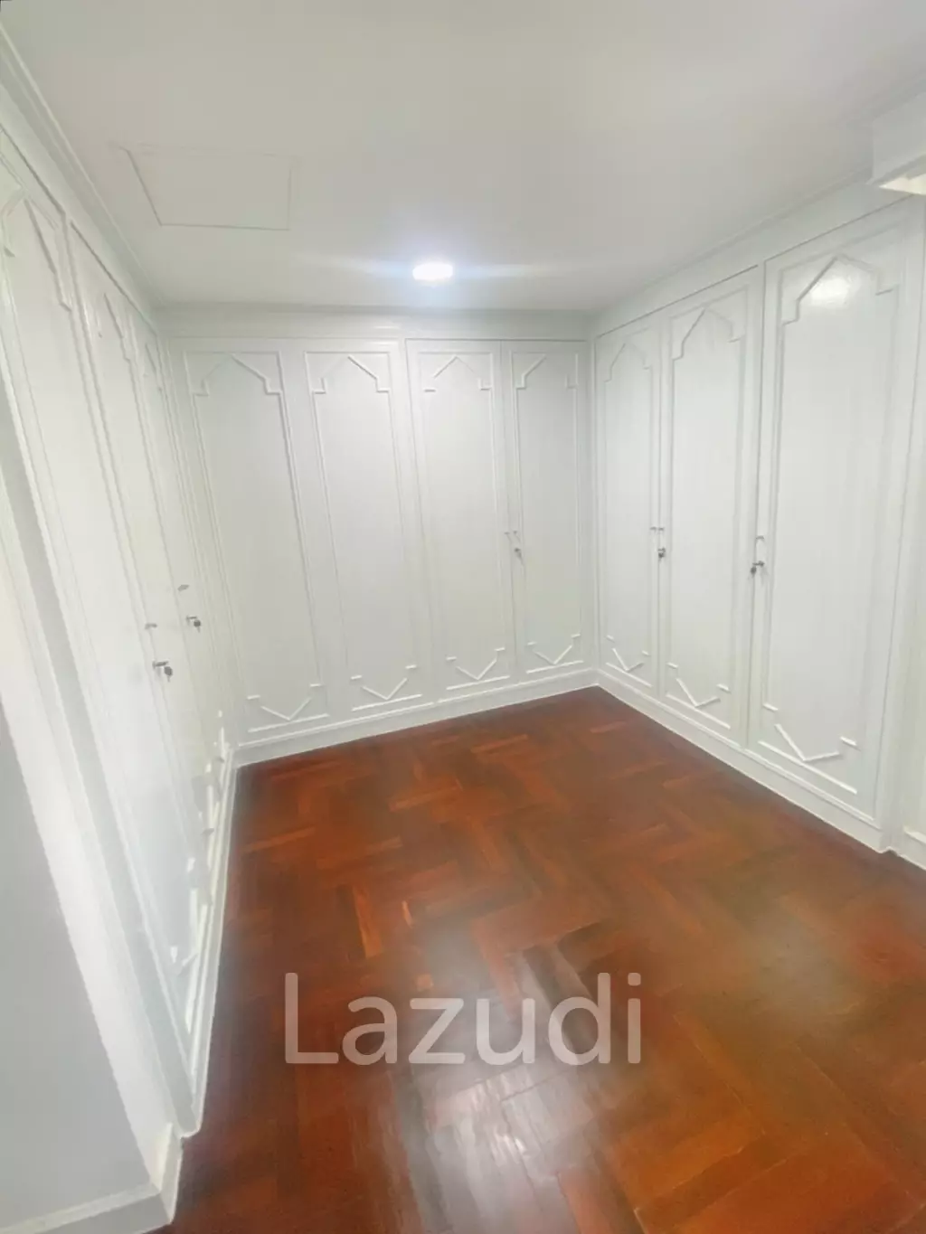 3 Bed 3 Bath 300 SQ.M Sethiwan Mansion