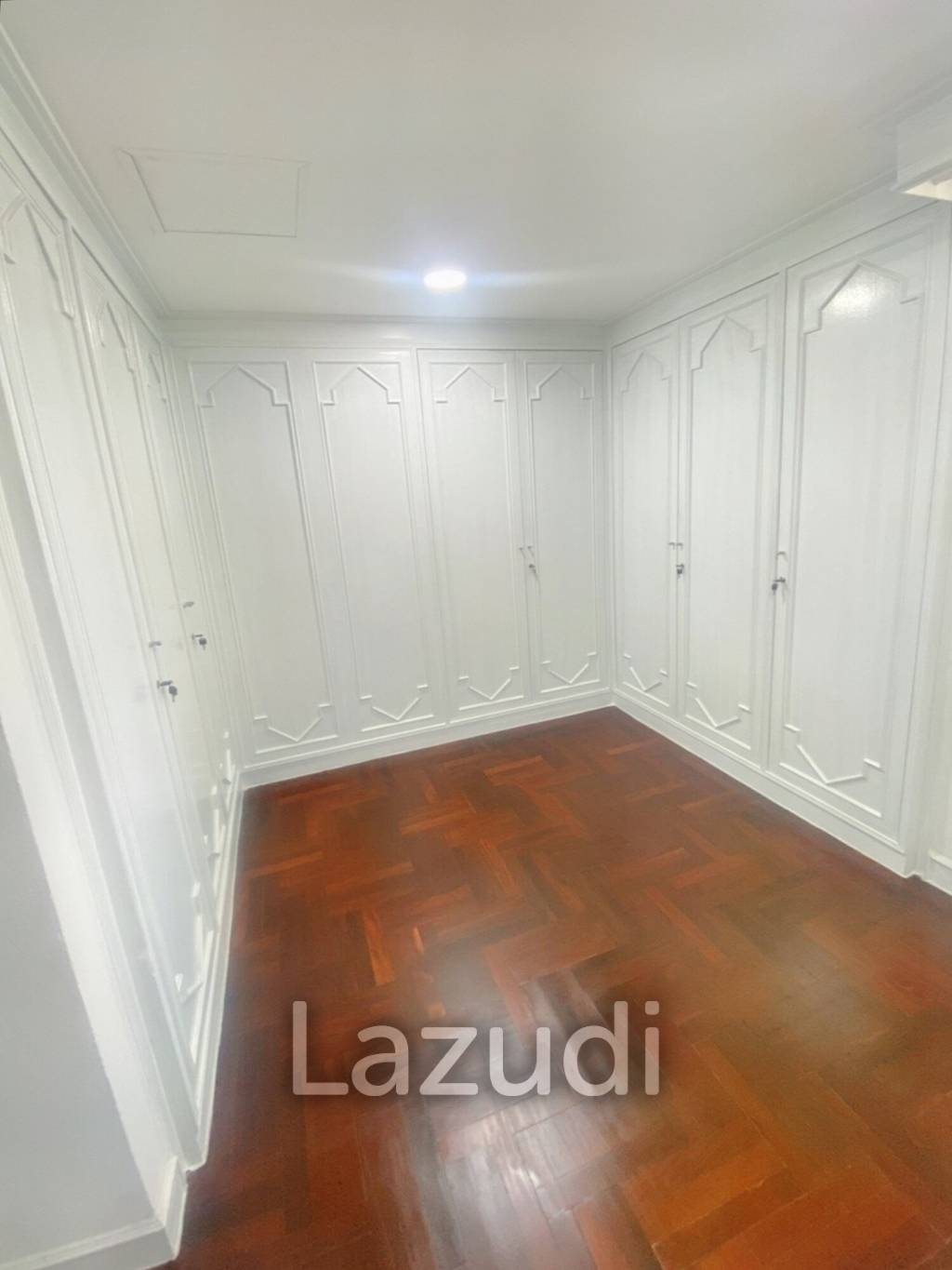 3 Bed 3 Bath 300 SQ.M Sethiwan Mansion