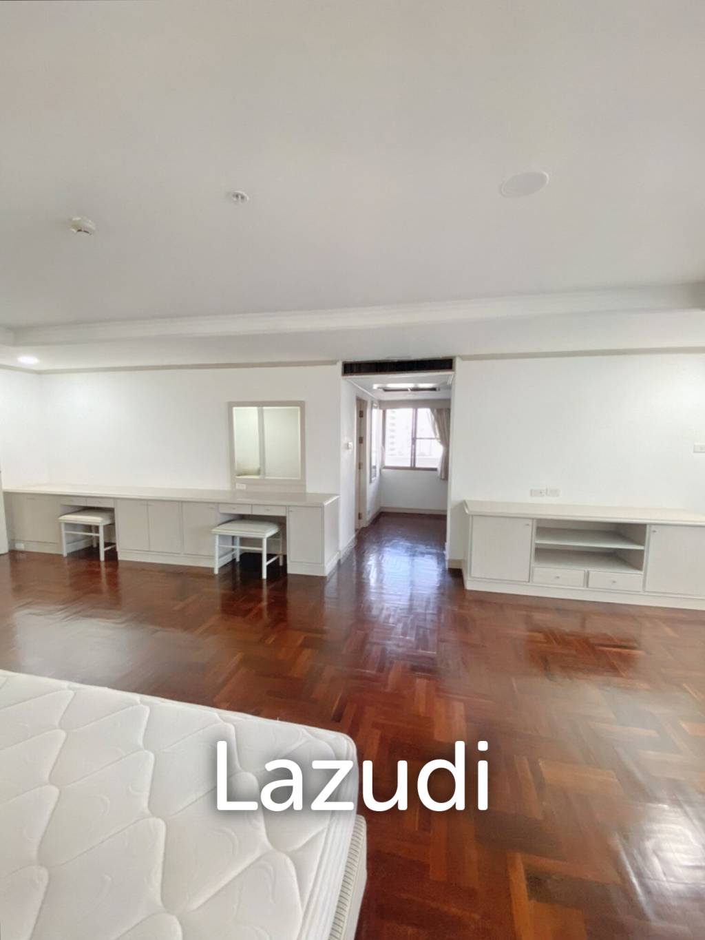 3 Bed 3 Bath 325 SQ.M Sethiwan Mansion