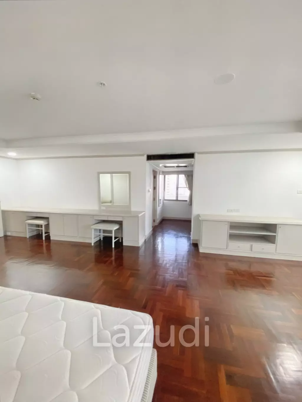 3 Bed 3 Bath 325 SQ.M Sethiwan Mansion