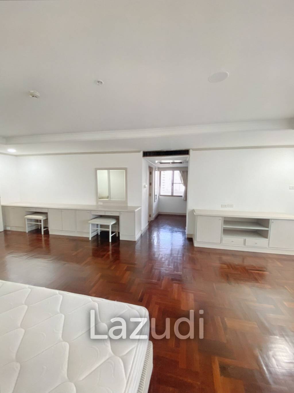 3 Bed 3 Bath 325 SQ.M Sethiwan Mansion