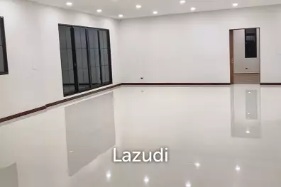 5 Bed 6 Bath 703 SQ.M The Palazzo Pinklao
