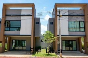 3 Bed 3 Bath Townhouse For Sale