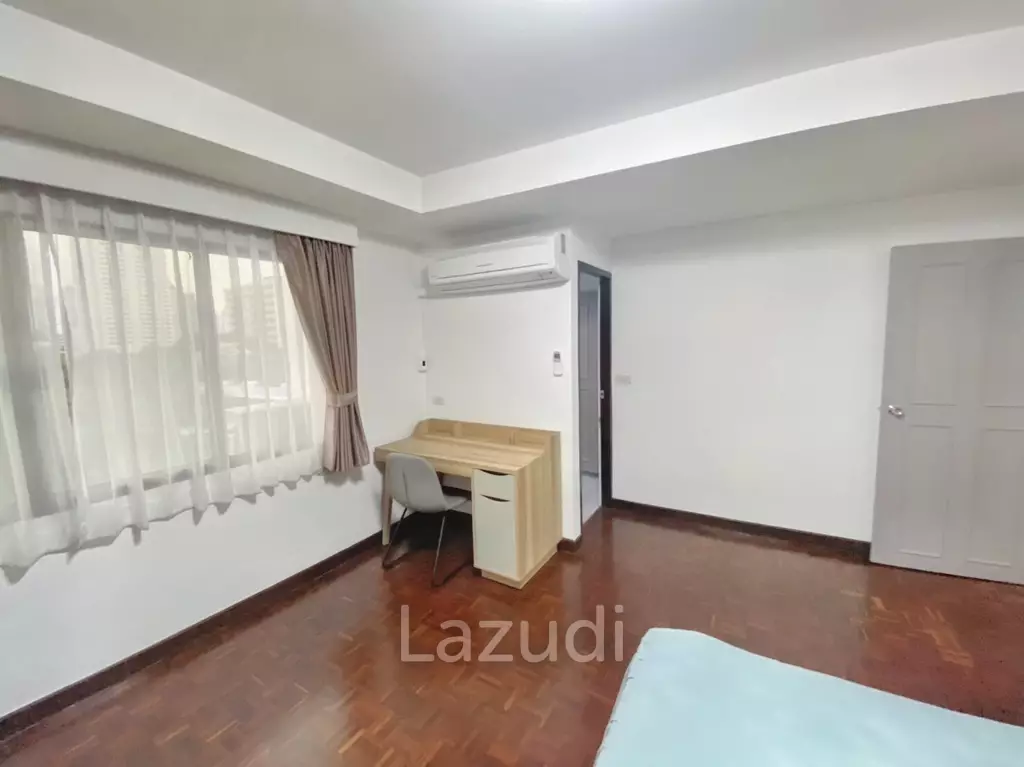 3 Bed 3 Bath 250 SQ.M Prompong Mansion