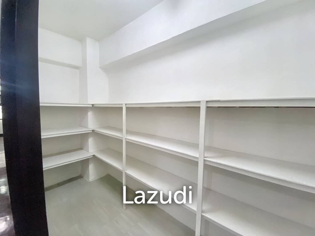 3 Bed 3 Bath 260 SQ.M Prompong Mansion