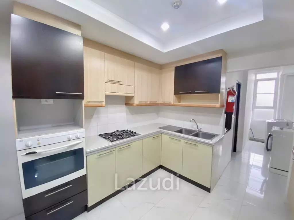 3 Bed 3 Bath 260 SQ.M Prompong Mansion