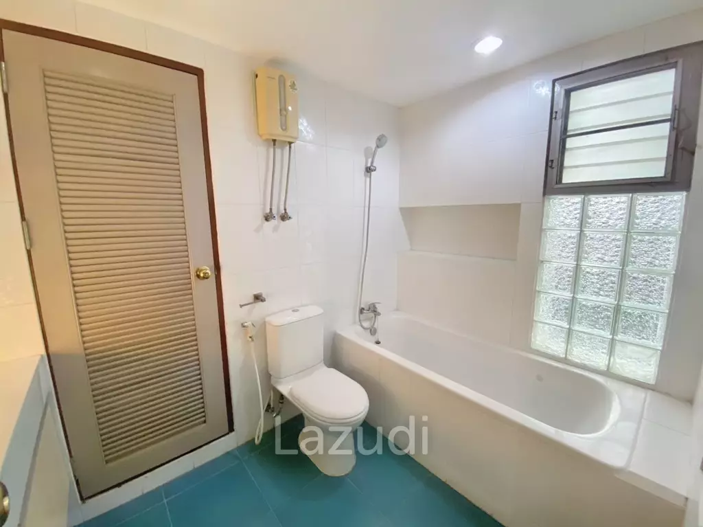 3 Bed 3 Bath 260 SQ.M Prompong Mansion