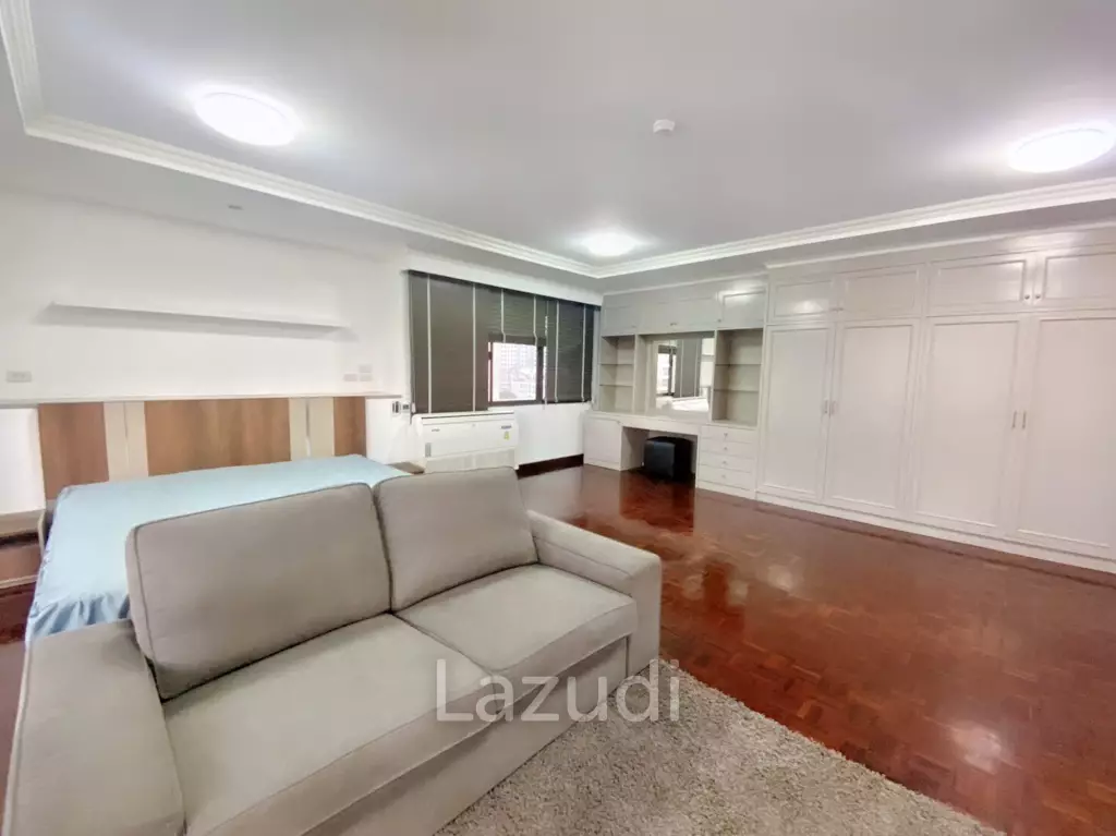 3 Bed 3 Bath 260 SQ.M Prompong Mansion