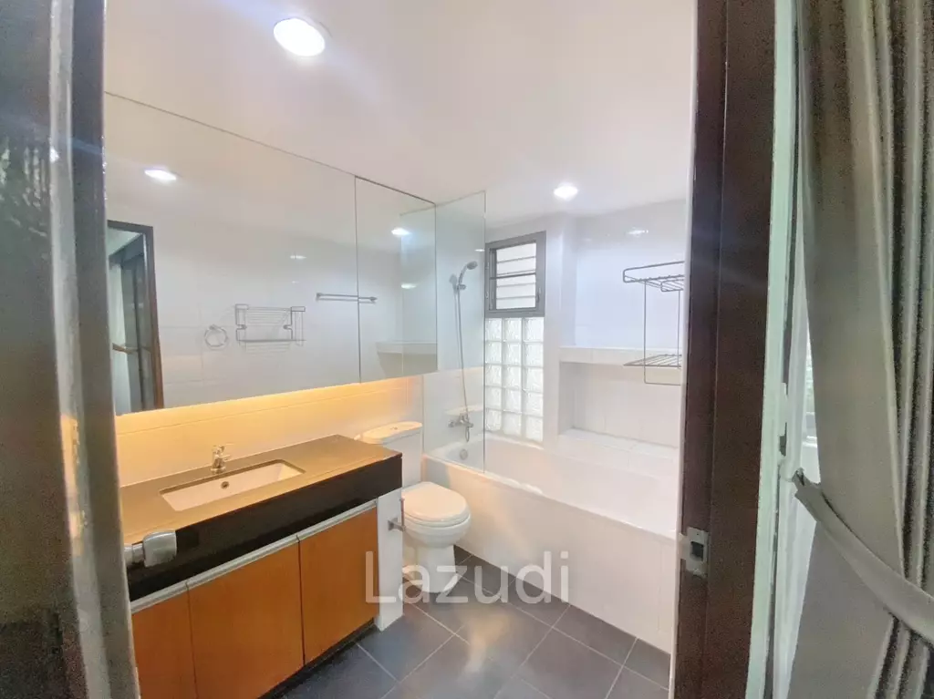 3 Bed 3 Bath 260 SQ.M Prompong Mansion