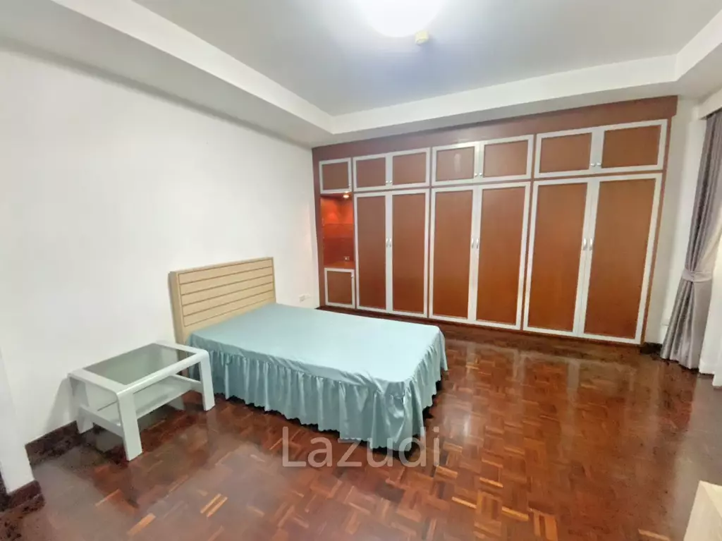 3 Bed 3 Bath 260 SQ.M Prompong Mansion