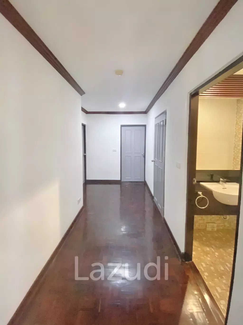 3 Bed 3 Bath 260 SQ.M Prompong Mansion