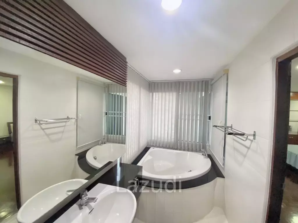3 Bed 3 Bath 260 SQ.M Prompong Mansion