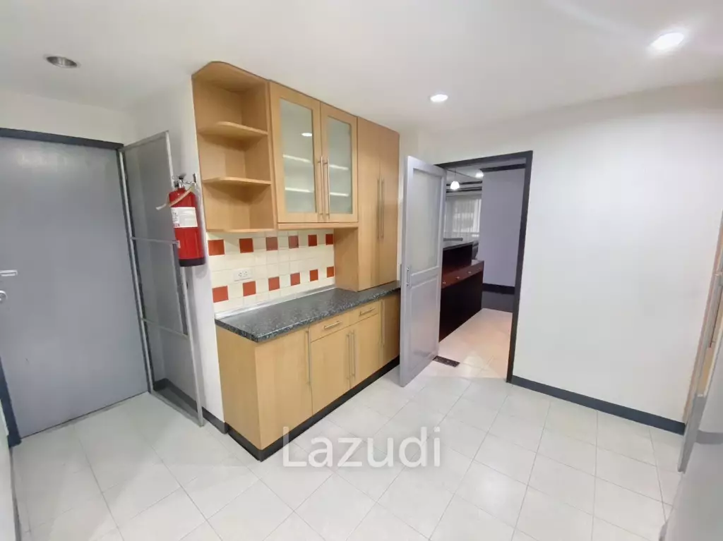 3 Bed 3 Bath 260 SQ.M Prompong Mansion
