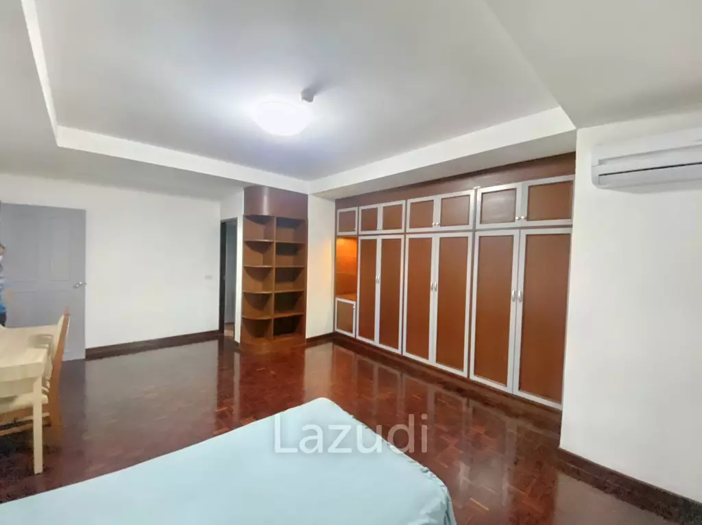 3 Bed 3 Bath 260 SQ.M Prompong Mansion