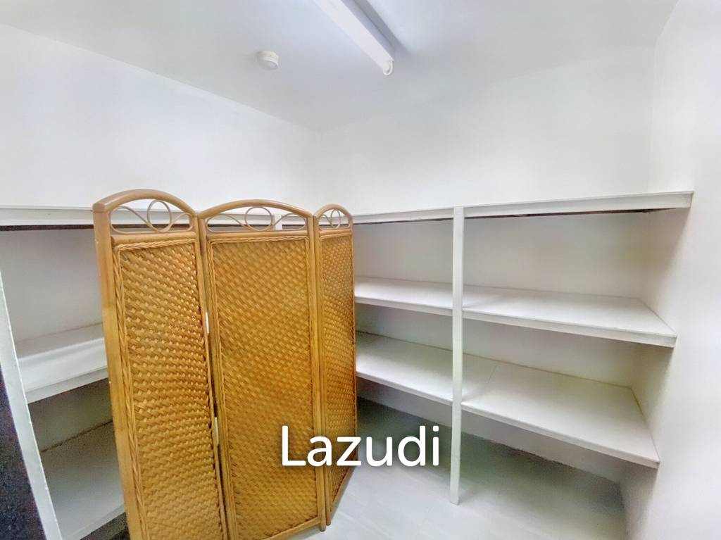 3 Bed 3 Bath 260 SQ.M Prompong Mansion