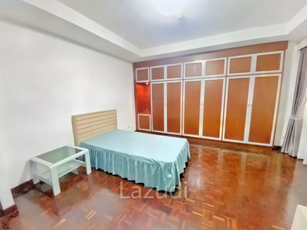 3 Bed 3 Bath 260 SQ.M Prompong Mansion