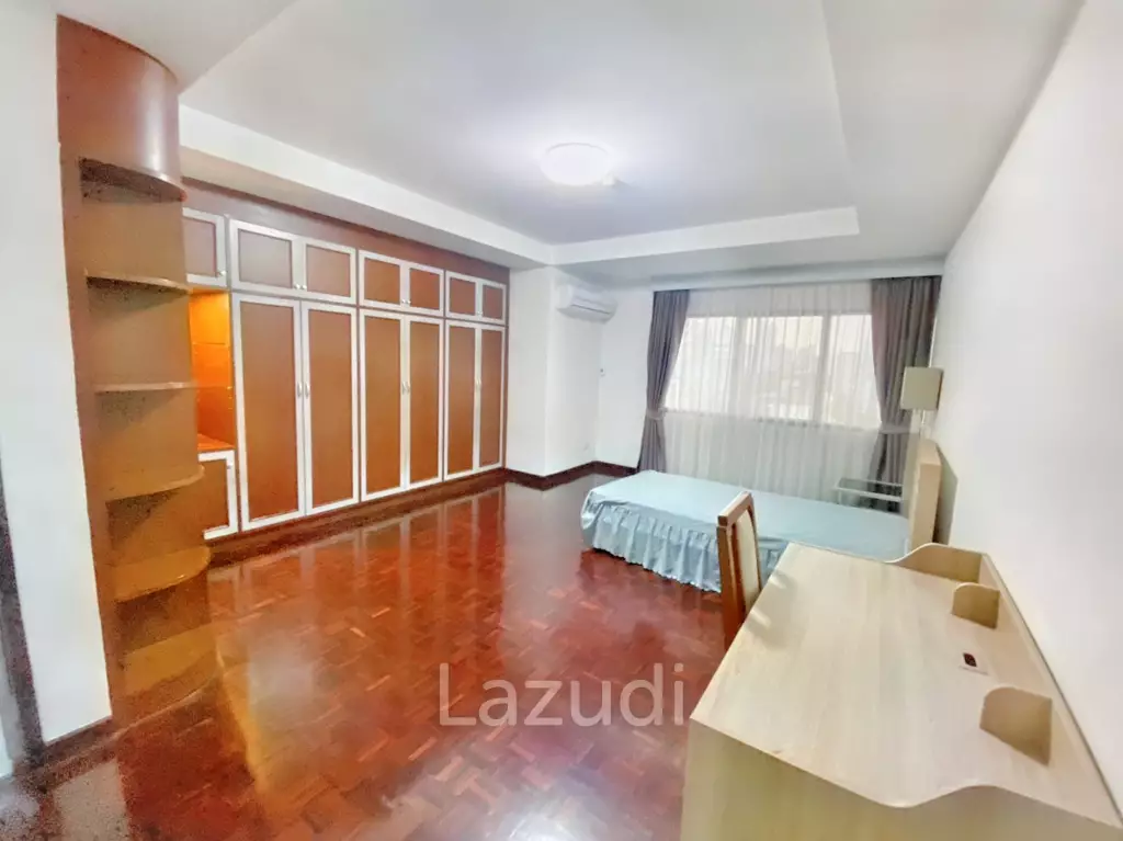 3 Bed 3 Bath 260 SQ.M Prompong Mansion