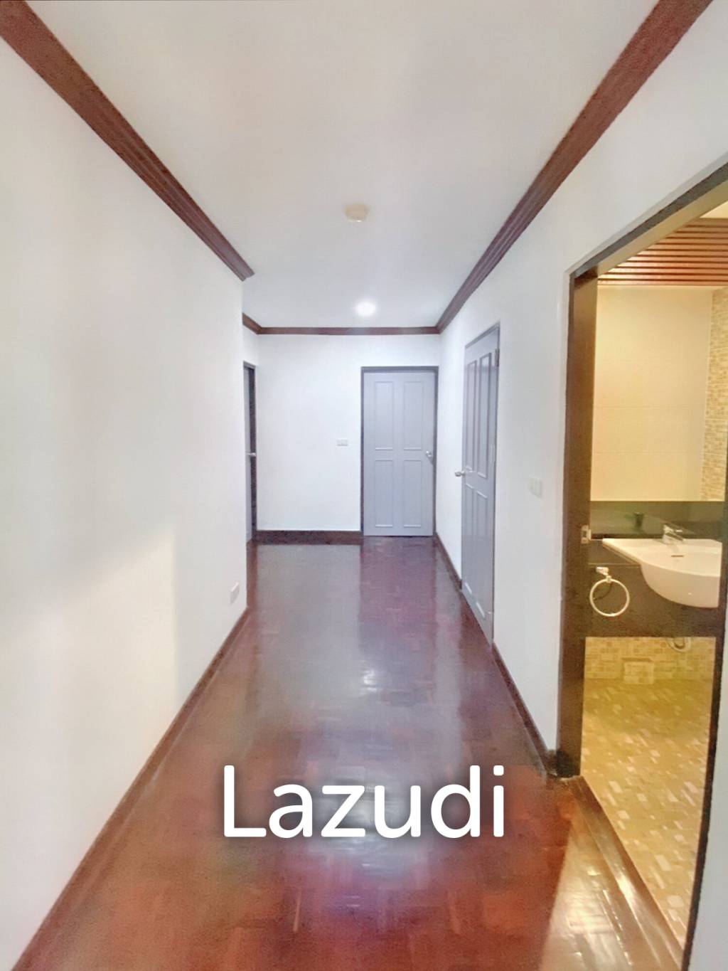 3 Bed 3 Bath 260 SQ.M Prompong Mansion