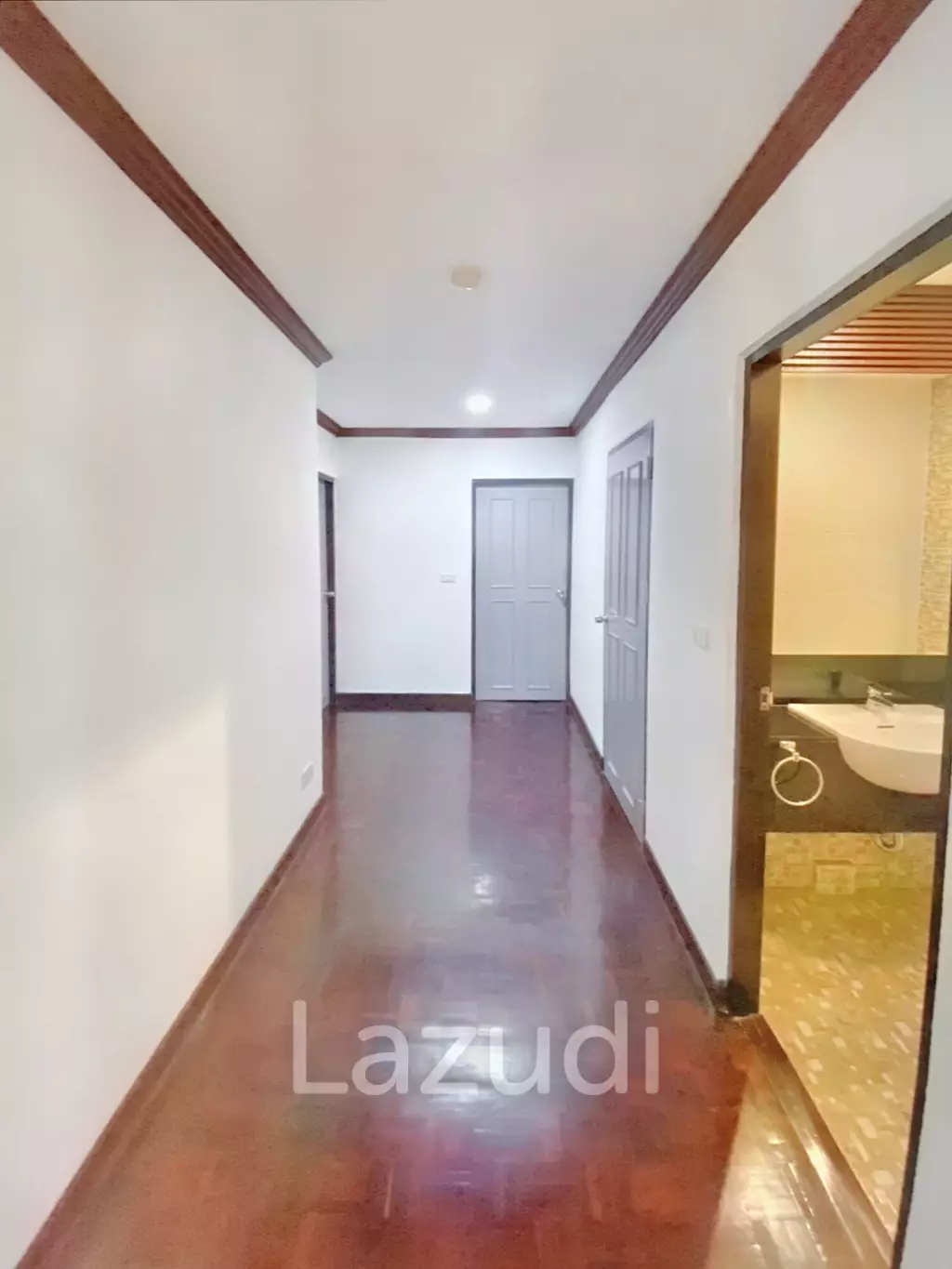 3 Bed 3 Bath 260 SQ.M Prompong Mansion
