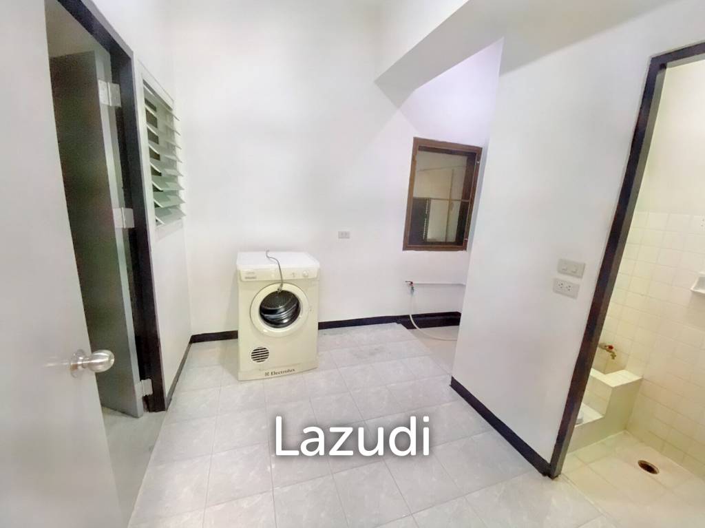 3 Bed 3 Bath 260 SQ.M Prompong Mansion