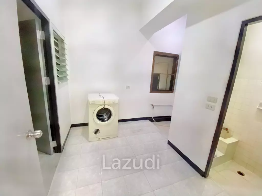 3 Bed 3 Bath 260 SQ.M Prompong Mansion