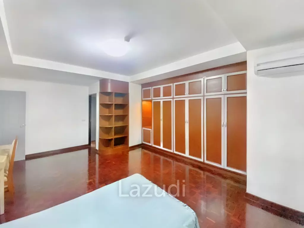 3 Bed 3 Bath 260 SQ.M Prompong Mansion