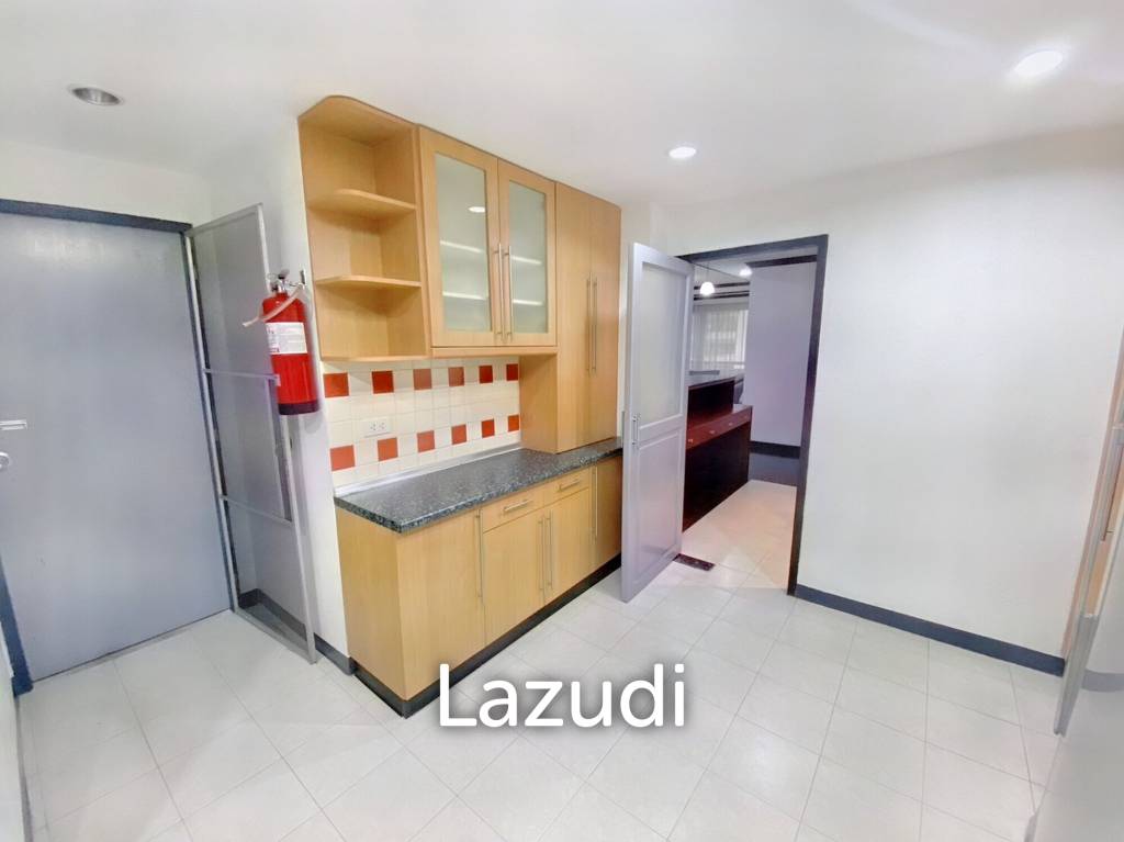 3 Bed 3 Bath 260 SQ.M Prompong Mansion