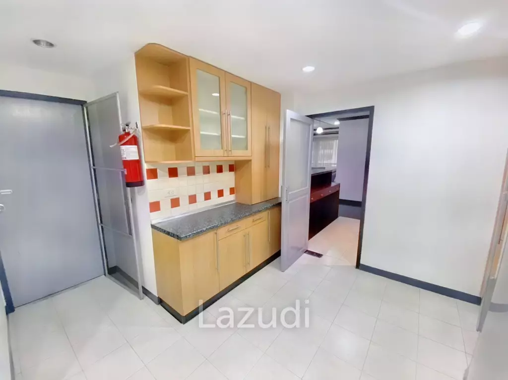 3 Bed 3 Bath 260 SQ.M Prompong Mansion