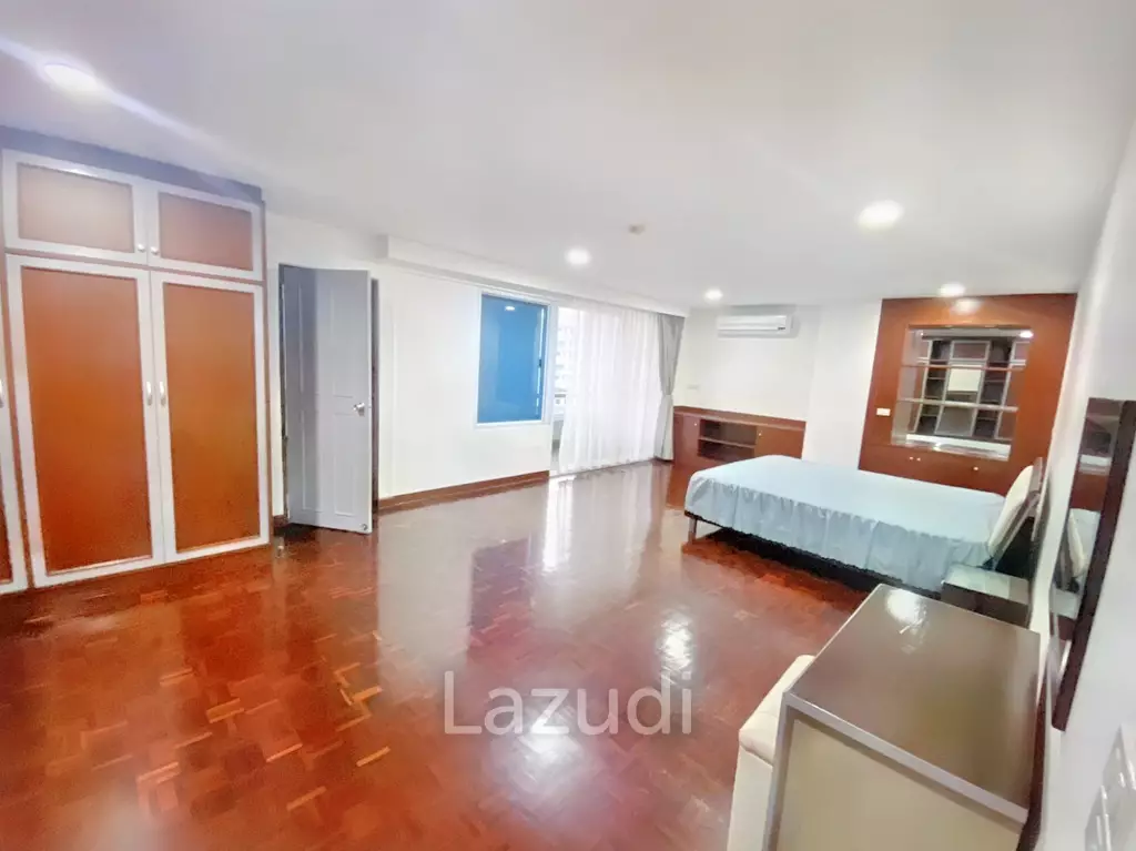 3 Bed 3 Bath 260 SQ.M Prompong Mansion