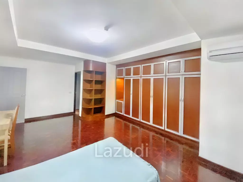 3 Bed 3 Bath 260 SQ.M Prompong Mansion