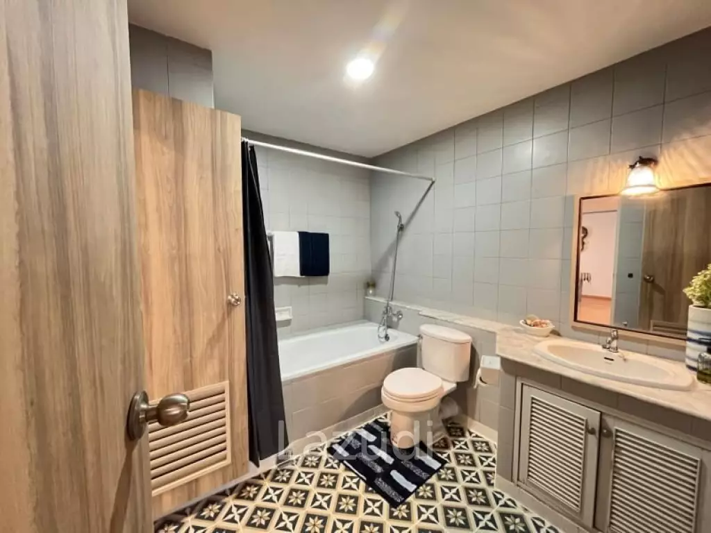 Jomtien Plaza Condotel for Sale