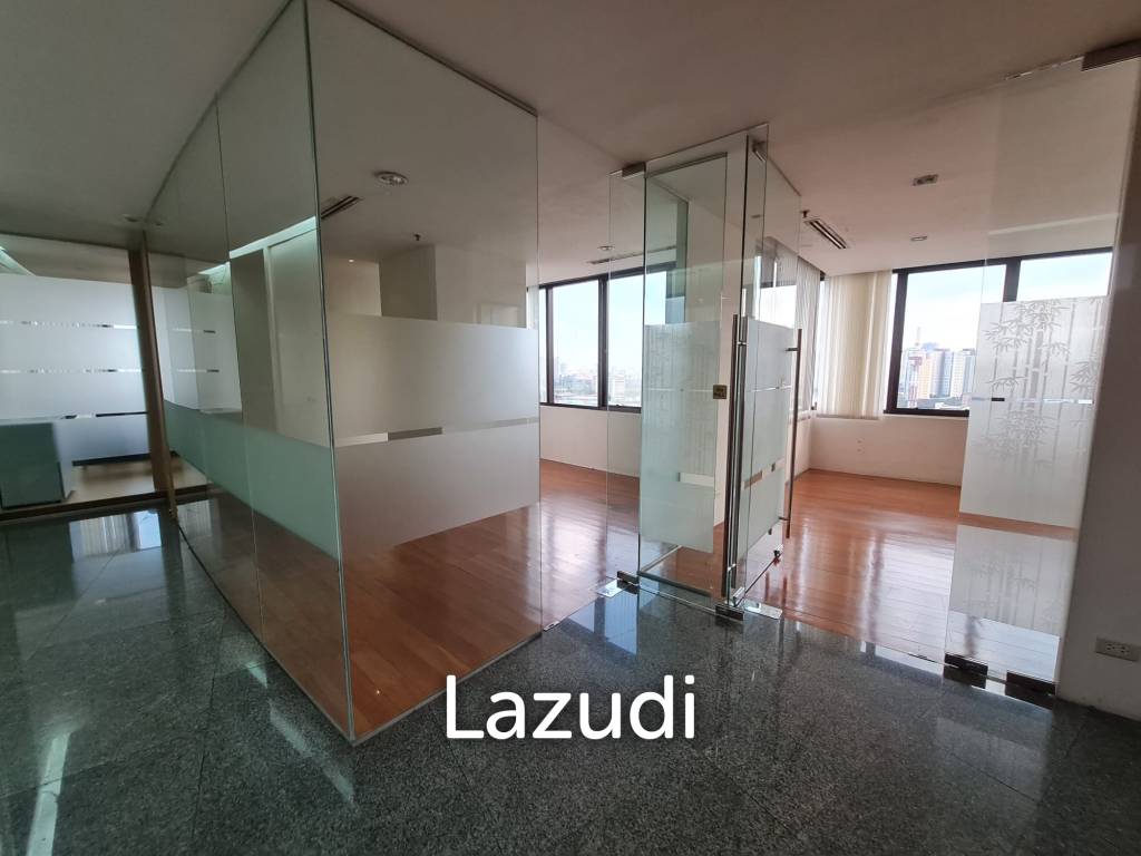 Fully Furnished office (upon request) in Huai Kwang