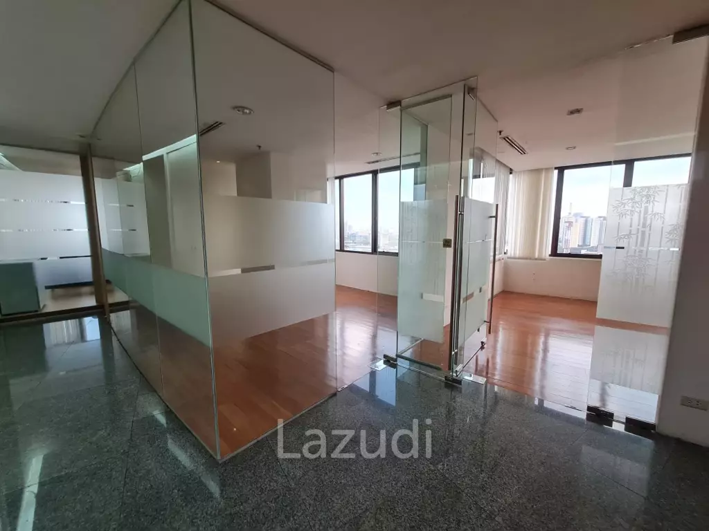 Fully Furnished office (upon request) in Huai Kwang