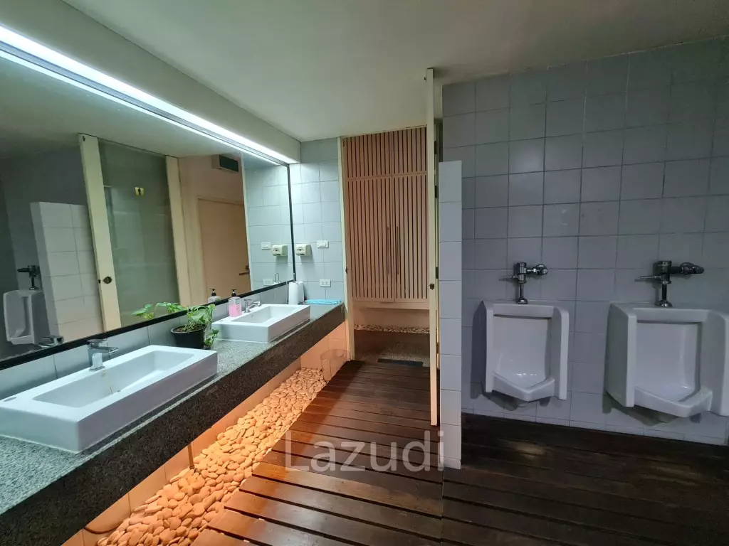 Fully Furnished office (upon request) in Huai Kwang