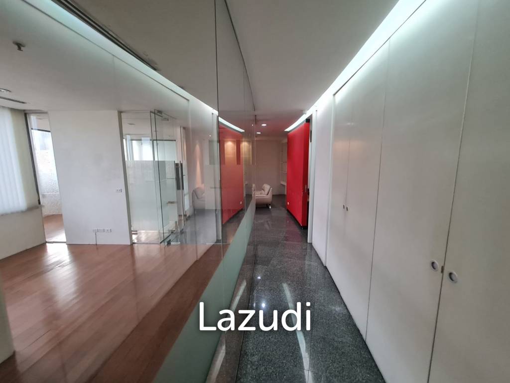 Fully Furnished office (upon request) in Huai Kwang