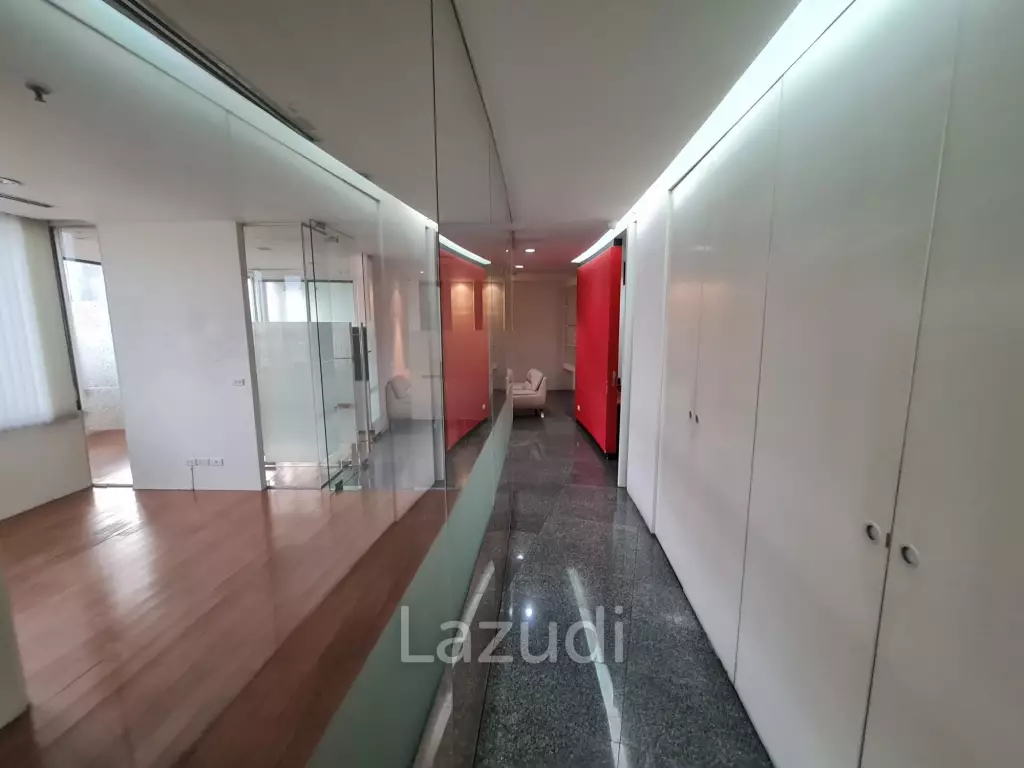 Fully Furnished office (upon request) in Huai Kwang