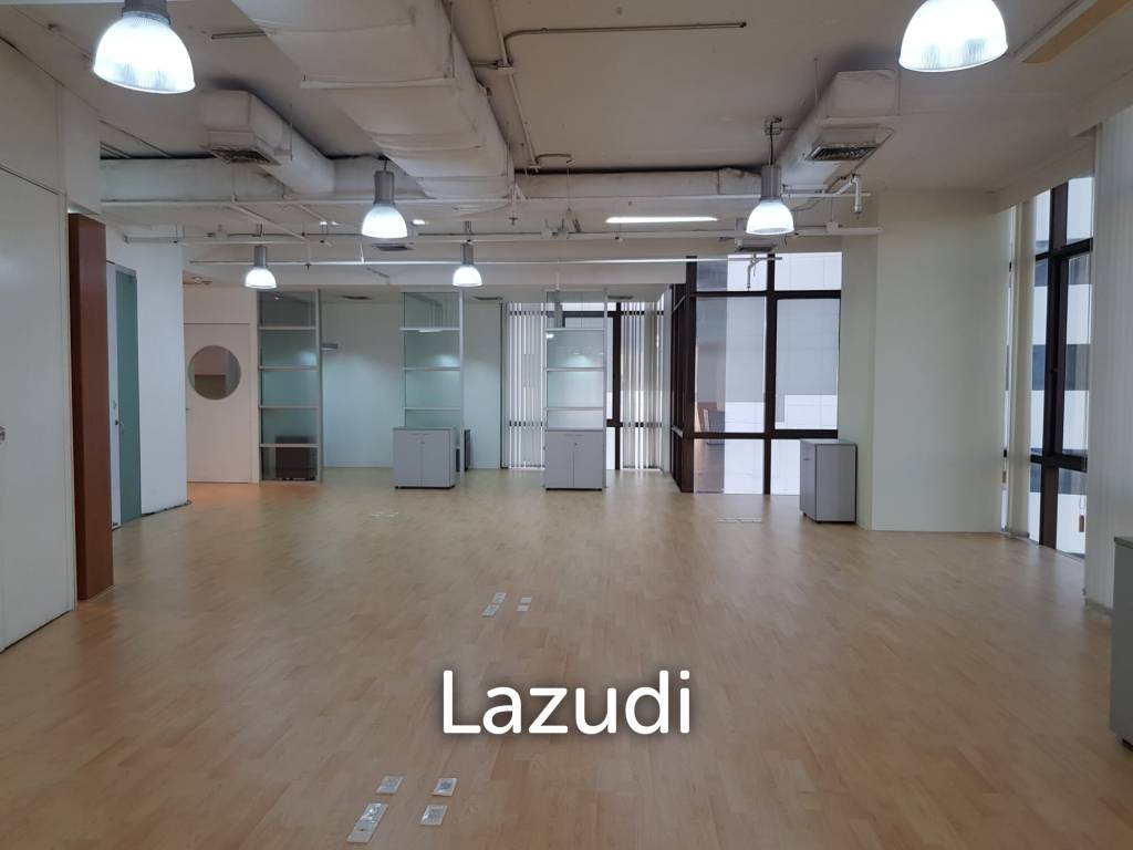 Fully Furnished office (upon request) in Huai Kwang