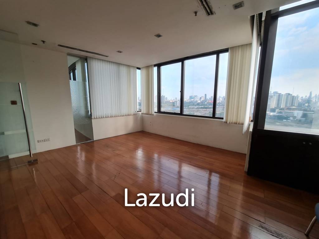 Fully Furnished office (upon request) in Huai Kwang