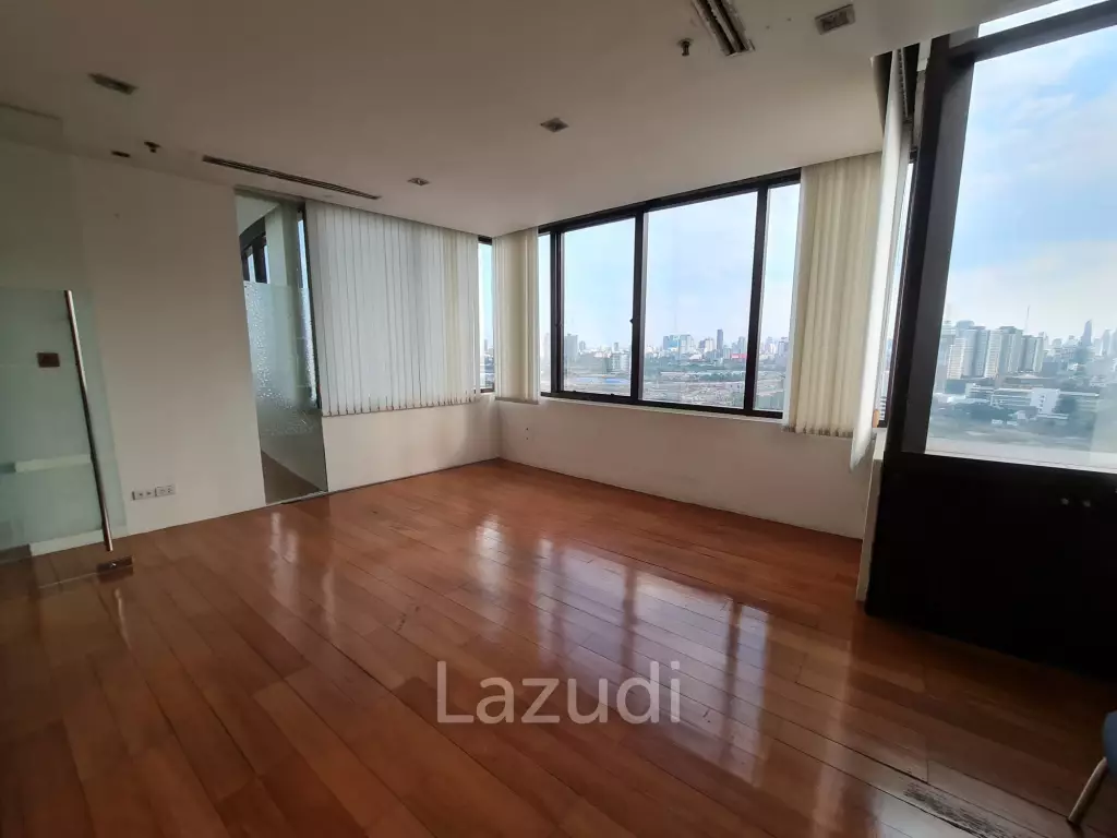 Fully Furnished office (upon request) in Huai Kwang