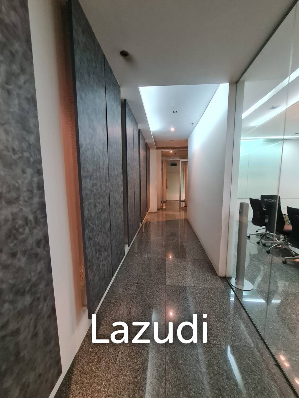 Fully Furnished office (upon request) in Huai Kwang