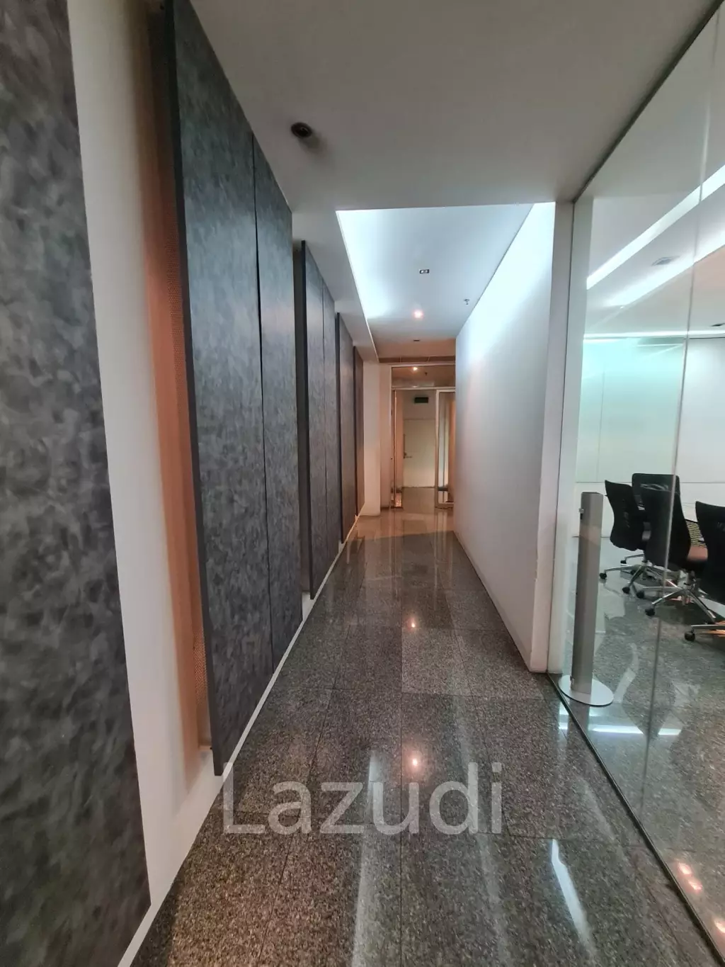 Fully Furnished office (upon request) in Huai Kwang