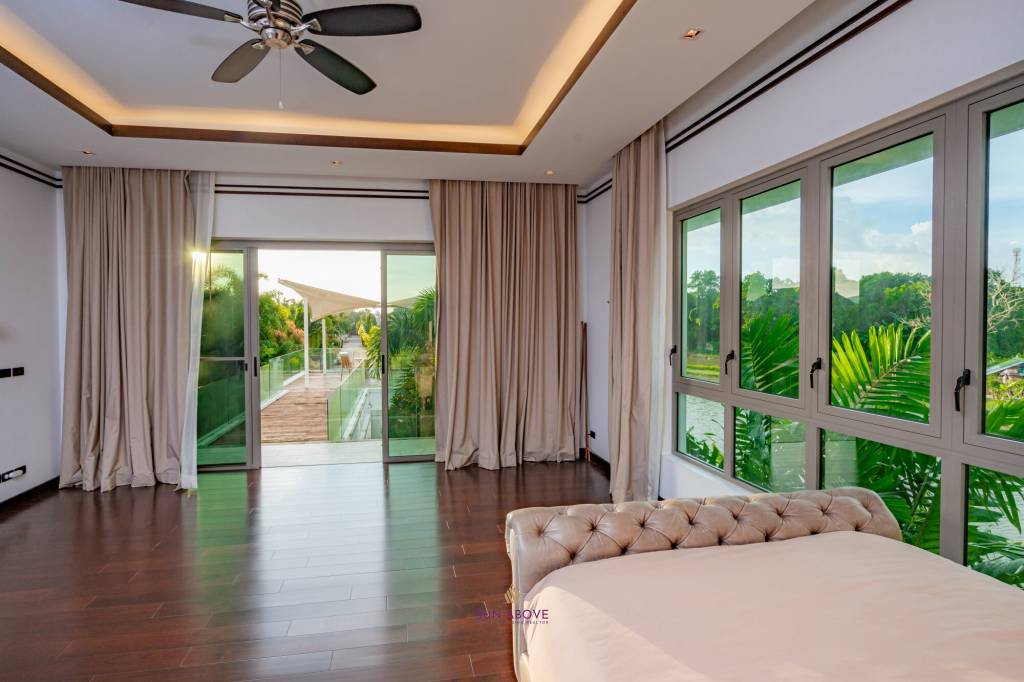 6 Bedroom Villa at the Lake House | PASAK SOI 8