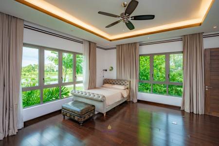 6 Bedroom Villa at the Lake House | PASAK SOI 8