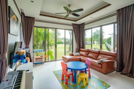 6 Bedroom Villa at the Lake House | PASAK SOI 8