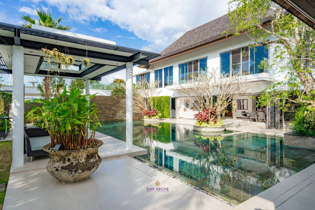 6 Bedroom Villa at the Lake House | PASAK SOI 8