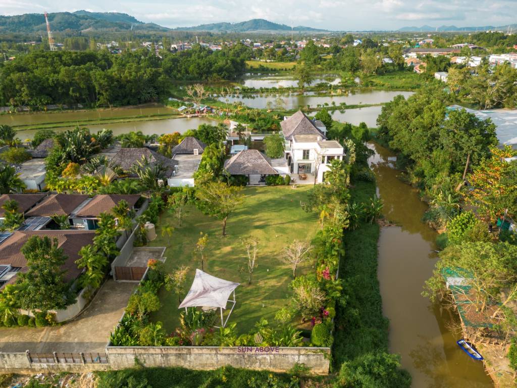 6 Bedroom Villa at the Lake House | PASAK SOI 8