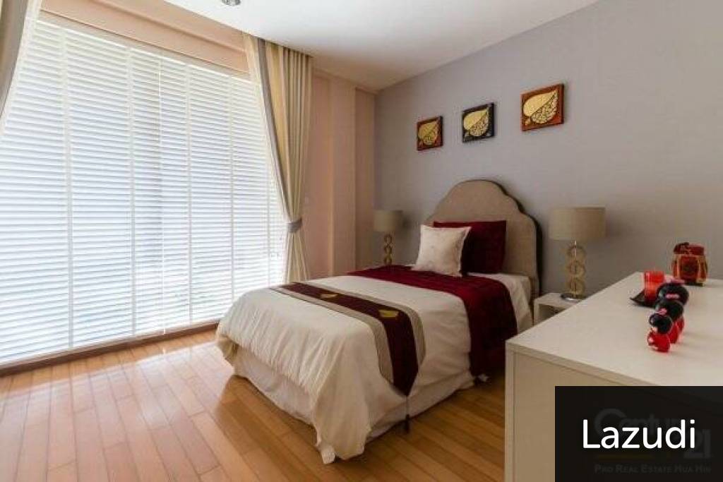 Beautifully Landscaped 3 Bed Beachfront Condo Beautifully Landscaped 3 Bed Beachfront Condo