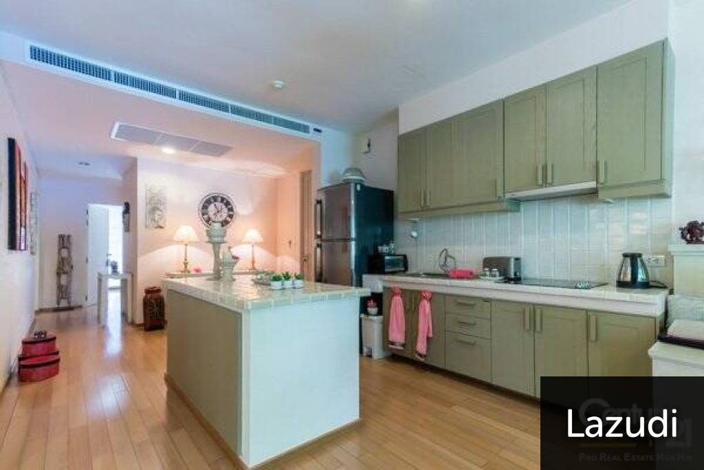Beautifully Landscaped 3 Bed Beachfront Condo Beautifully Landscaped 3 Bed Beachfront Condo