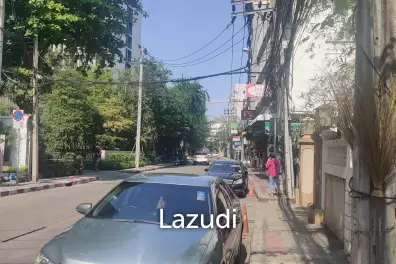 5 Level Building for Lease Along Busy Soi. 33