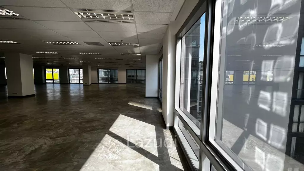 Office For Rent at Wave Place Ploenchit